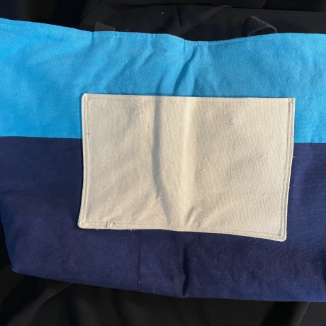 Große Tasche aus Canvas in Blau und Beige