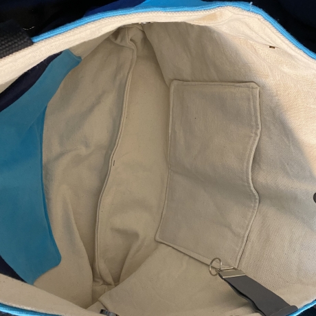 Große Tasche aus Canvas in Blau und Beige