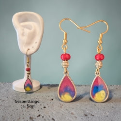 Ohrringe mit Perle und Resinanhänger