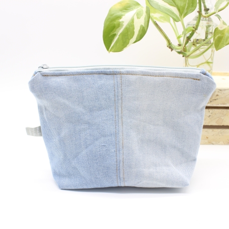 Upcycling! Universal-/Kosmetiktasche aus alter Jeans Weltkarte