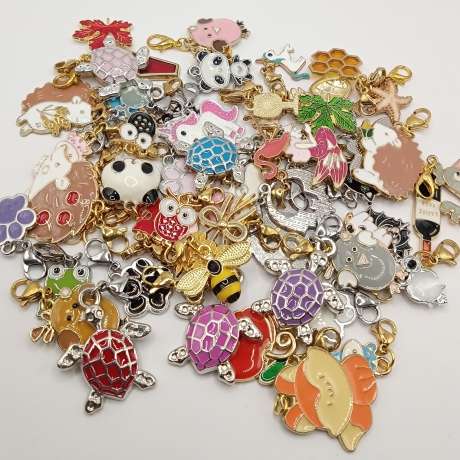 24x Clip Anhänger Charm Bettelarmband 3D Adventskalender Füllung