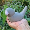 Design Vögelchen schlicht aus Beton / Vogel mit rosa Schnabel