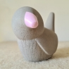 Design Vögelchen schlicht aus Beton / Vogel mit rosa Schnabel