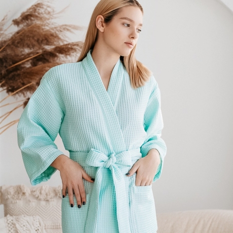 Eleganter Waffelbademantel für Damen und Herren mit modernem Stil