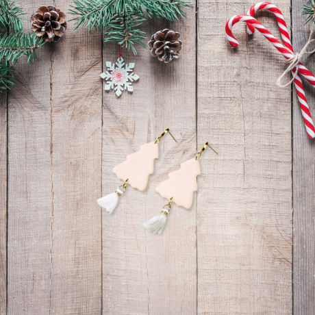 Rosa Weihnachts Ohrringe – Tannenbaum Ohrhänger aus Polymer Clay