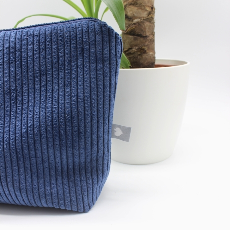 Wetbag aus Cord – Blau Kirschen mit beschichtetem Innenstoff