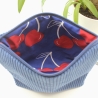 Wetbag aus Cord – Blau Kirschen mit beschichtetem Innenstoff