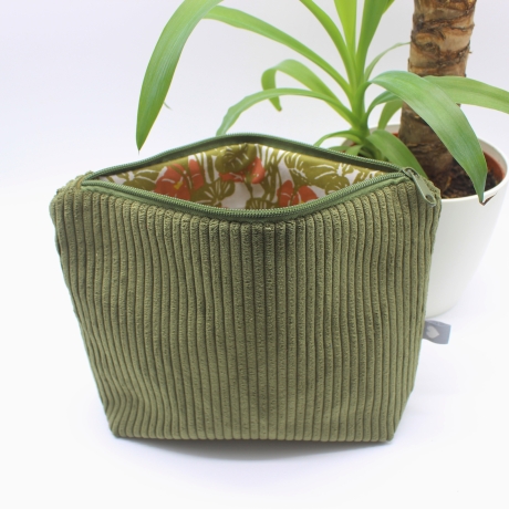 Wetbag aus Cord – Khaki Blumen mit beschichtetem Innenstoff