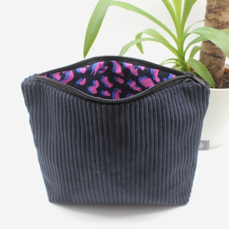 Wetbag aus Cord – Schwarz Leoprint mit beschichtetem Innenstoff
