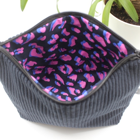 Wetbag aus Cord – Schwarz Leoprint mit beschichtetem Innenstoff