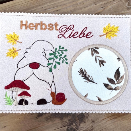 Stickdatei Mugrug Untersetzer Herbst Wichtel ab 13x18cm