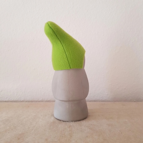 Zwerg / Gartenzwerg / Design Gnom Betonguss / Filzmütze grün 28cm