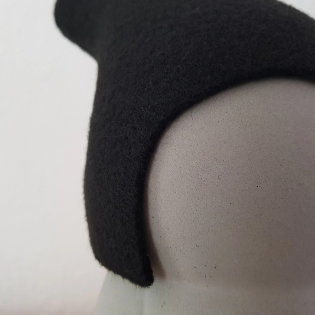 handmade Zwerg / Gartenzwerg Figur Beton / FilzMütze schwarz 28cm