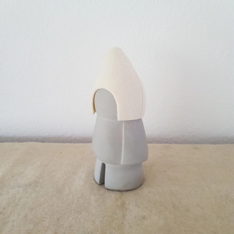 handmade Zwerg / Gartenzwerg Figur Beton / Filz Mütze weiß 28cm