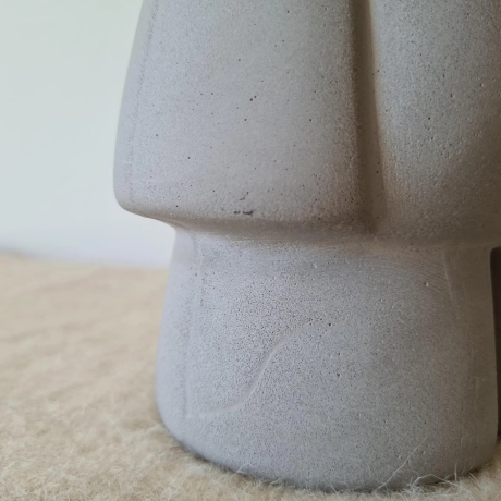 handmade Zwerg / Gartenzwerg Figur Beton / Filz Mütze weiß 28cm