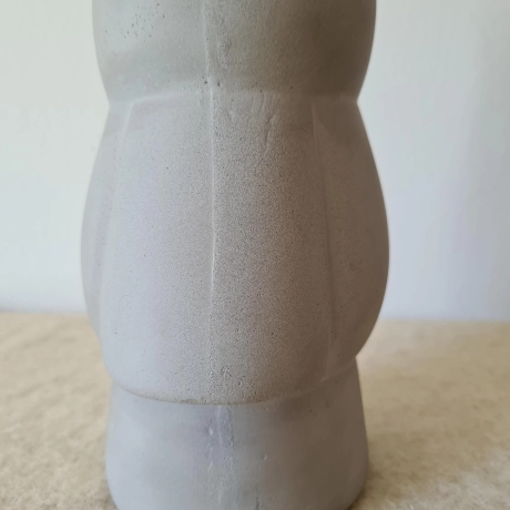 handmade Zwerg / Gartenzwerg Figur Beton / Filz Mütze weiß 28cm