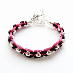 Makramee-Armband in Neonfarbe